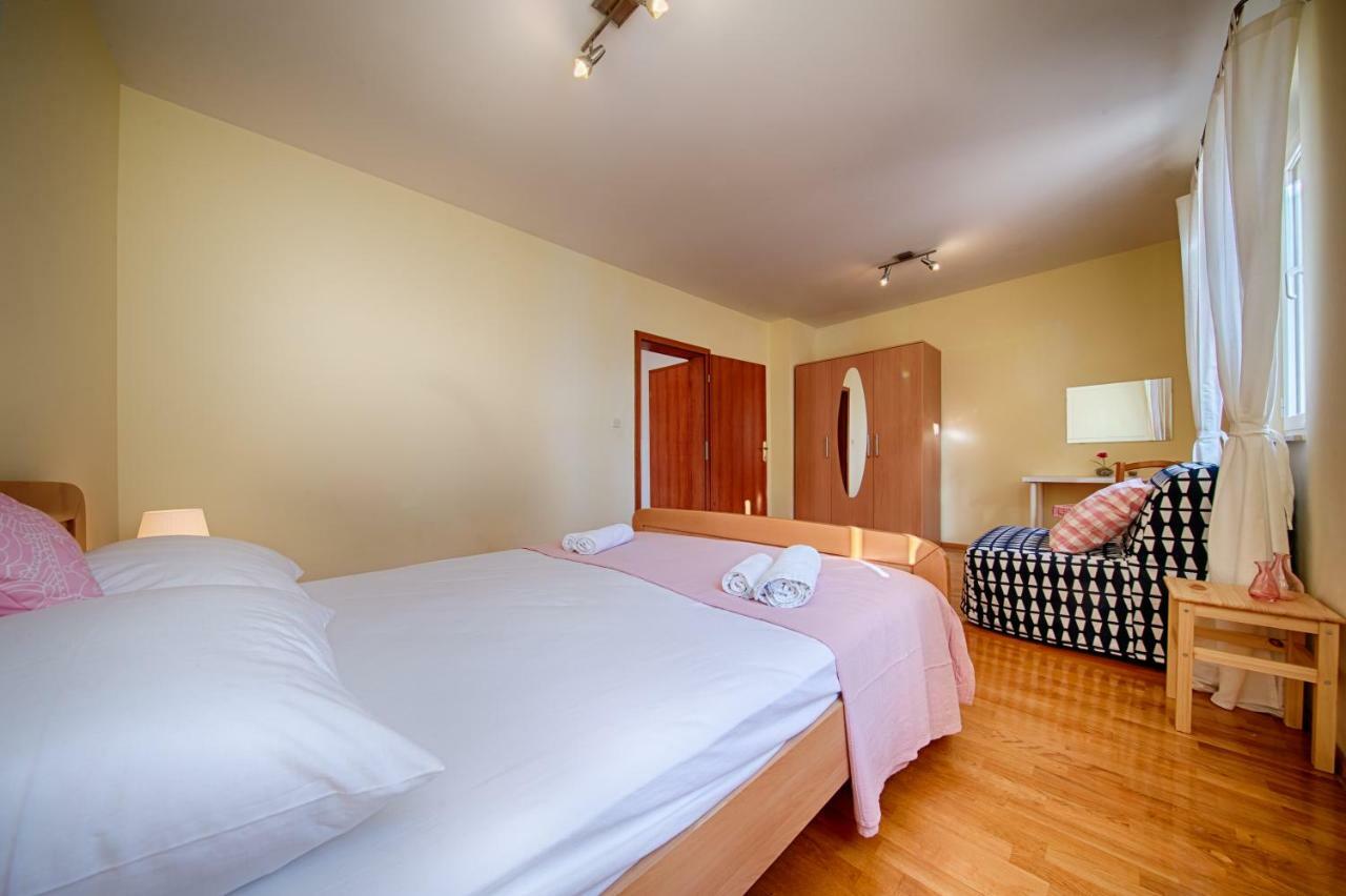 Apartments Marinkovic Komiža Esterno foto