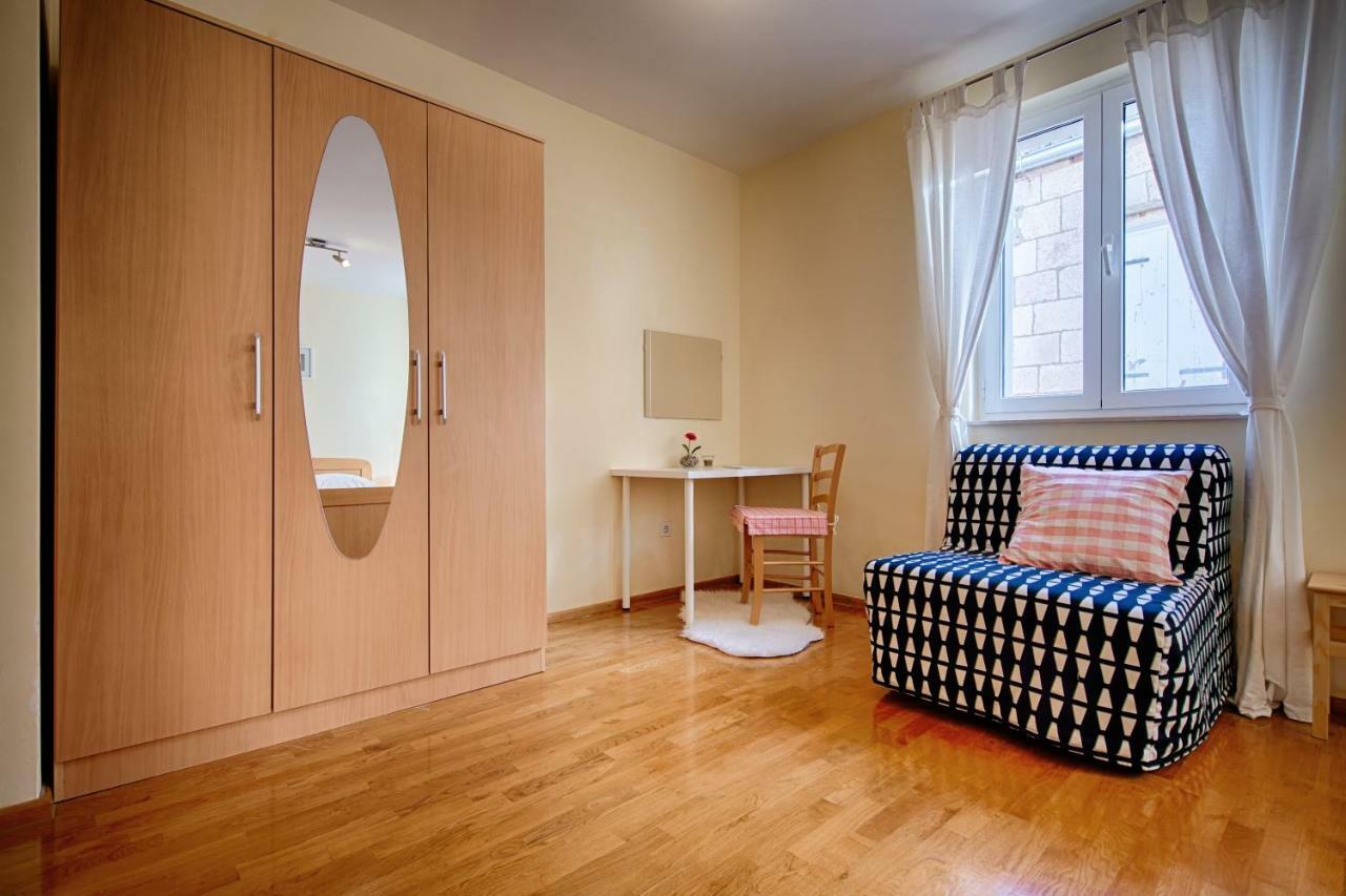 Apartments Marinkovic Komiža Esterno foto