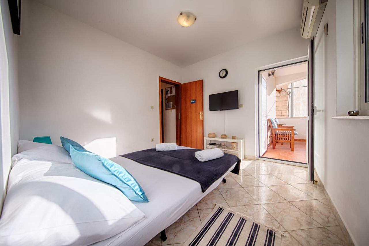 Apartments Marinkovic Komiža Esterno foto
